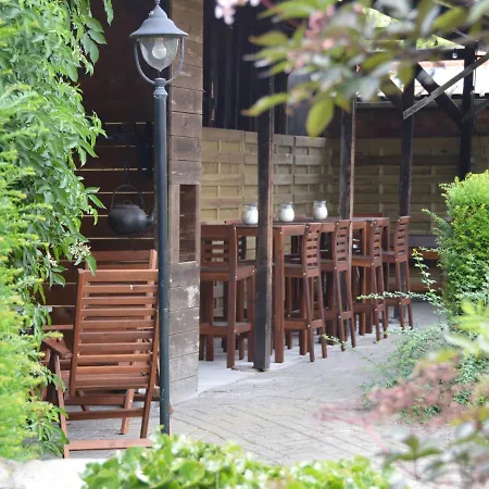 Lovely In With Fenced Garden 펜션